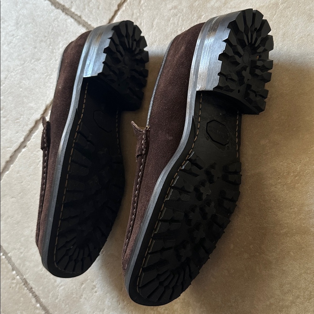 Gucci Men's Dark Brown Suede Loafers with Gold Buckle. Made in Italy - Picture 6 of 7